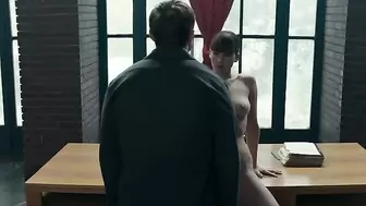 Jennifer Lawrence Spreads her Pussy to Fuck