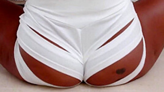 Colombian Pornstar Brittant Taylor getting oiled up before been