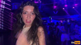 Horny skank agreed to sex in a nightclub in the toilet