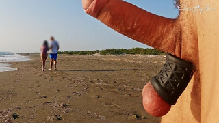 ANAL FINGERING FOR A CHICK: public beach skank analized and hand-job